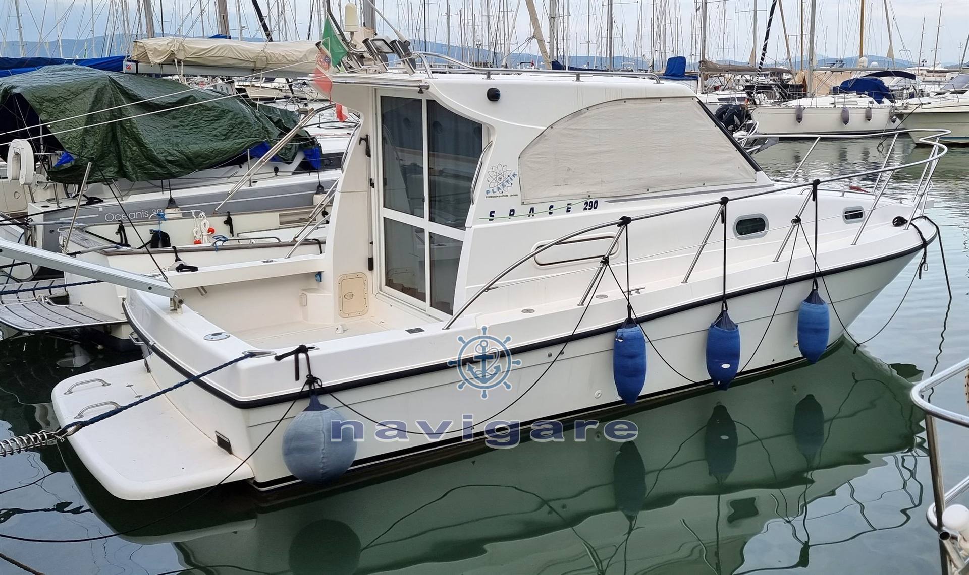 Plastik Space 290 cruise Motor boat used for sale