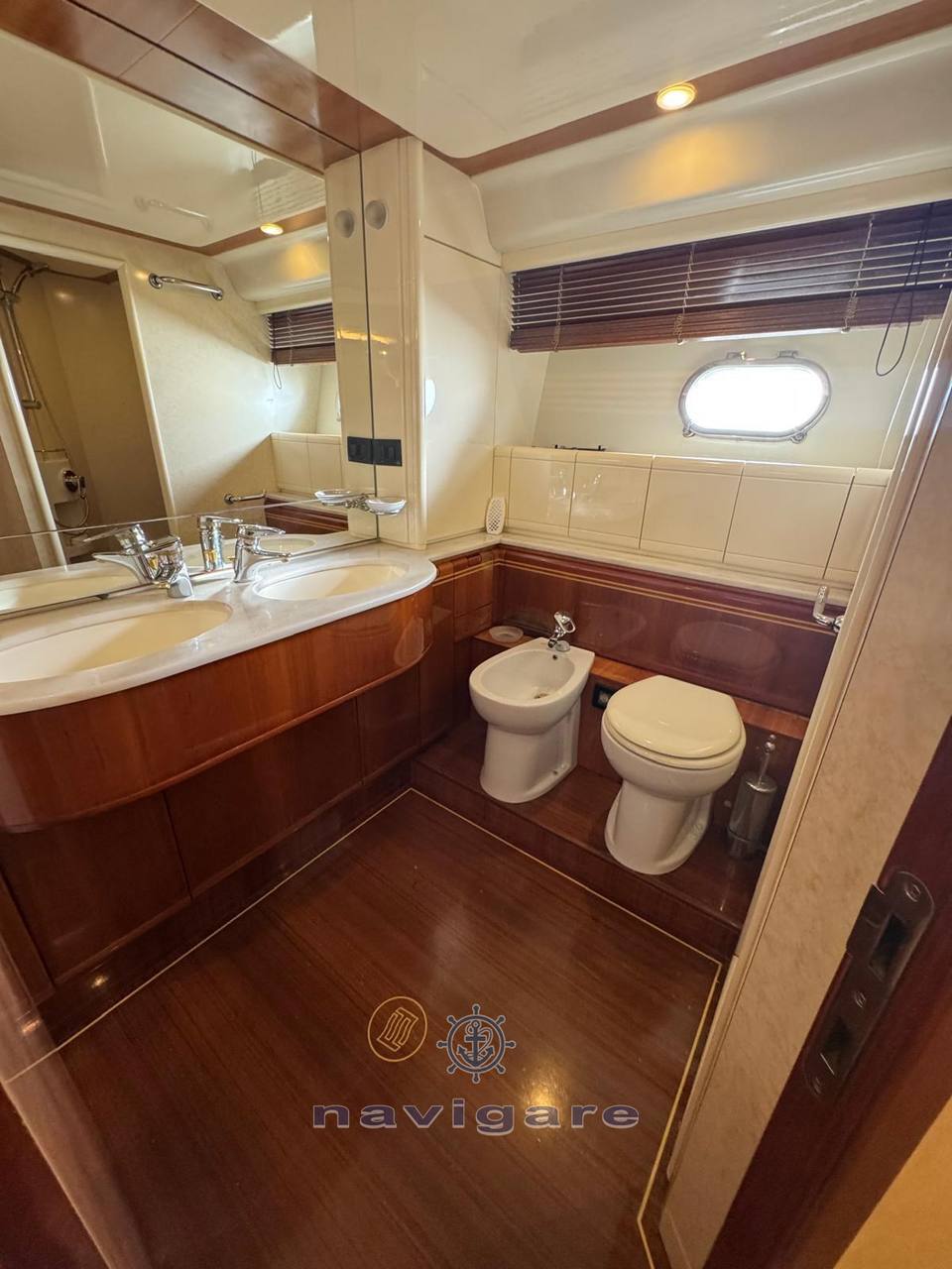 Ferretti yachts Ferretti 810 fotografia