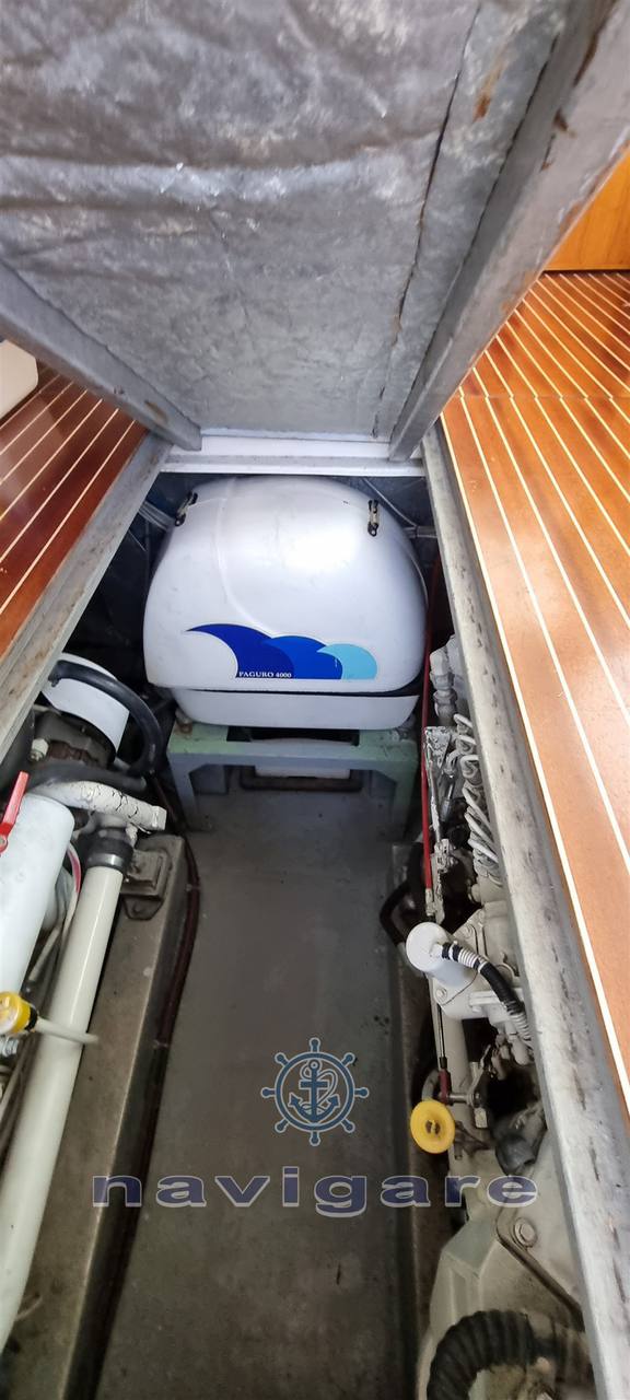 Riviera Marine 35 Fly barca a motore