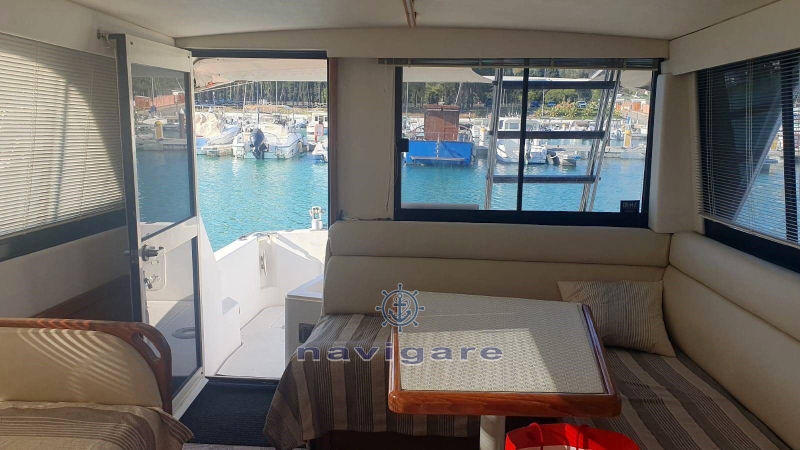 Riviera marine 33 flybridge Flybridge