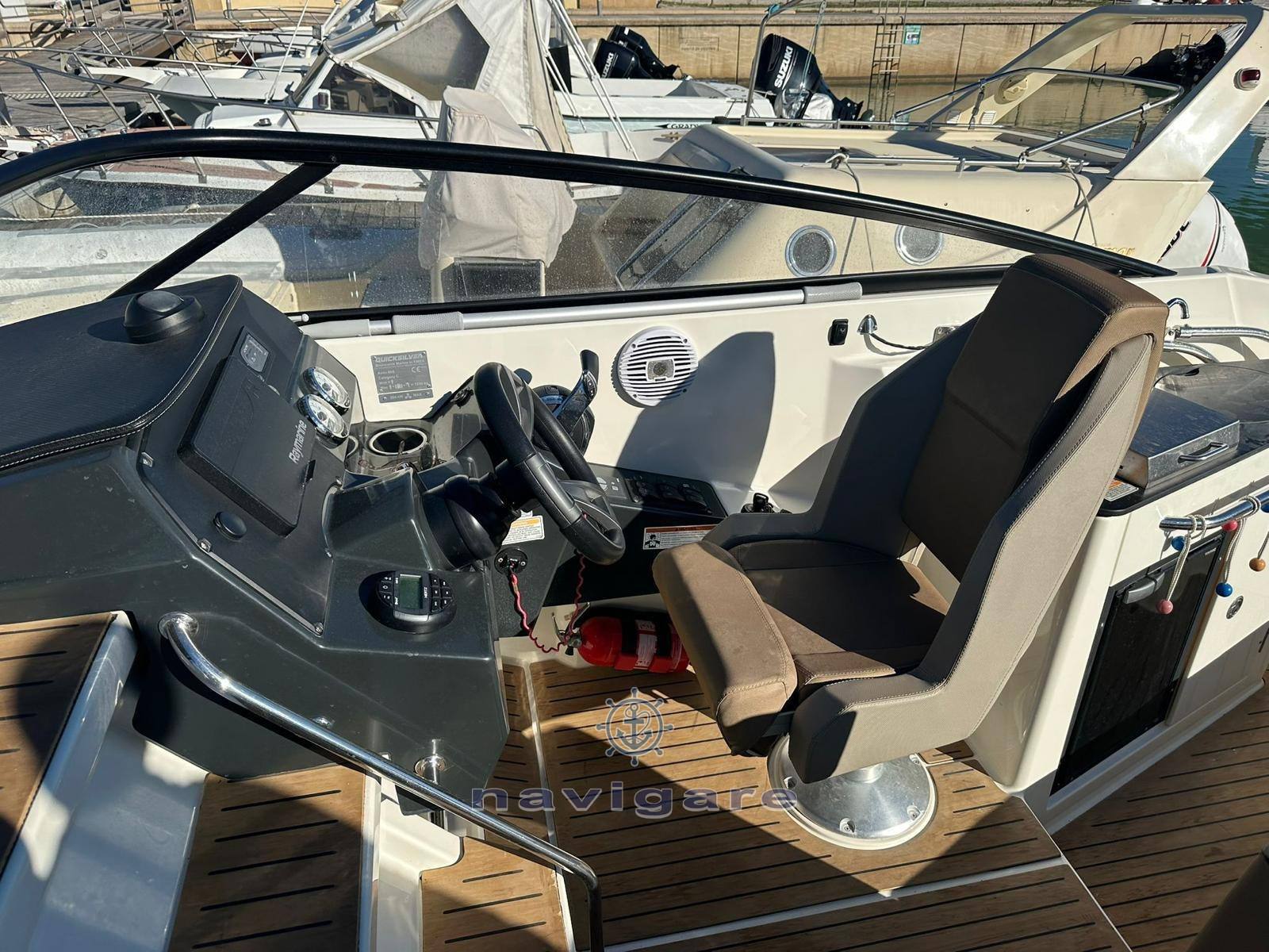 Quicksilver Activ 805 cruiser barca a motore