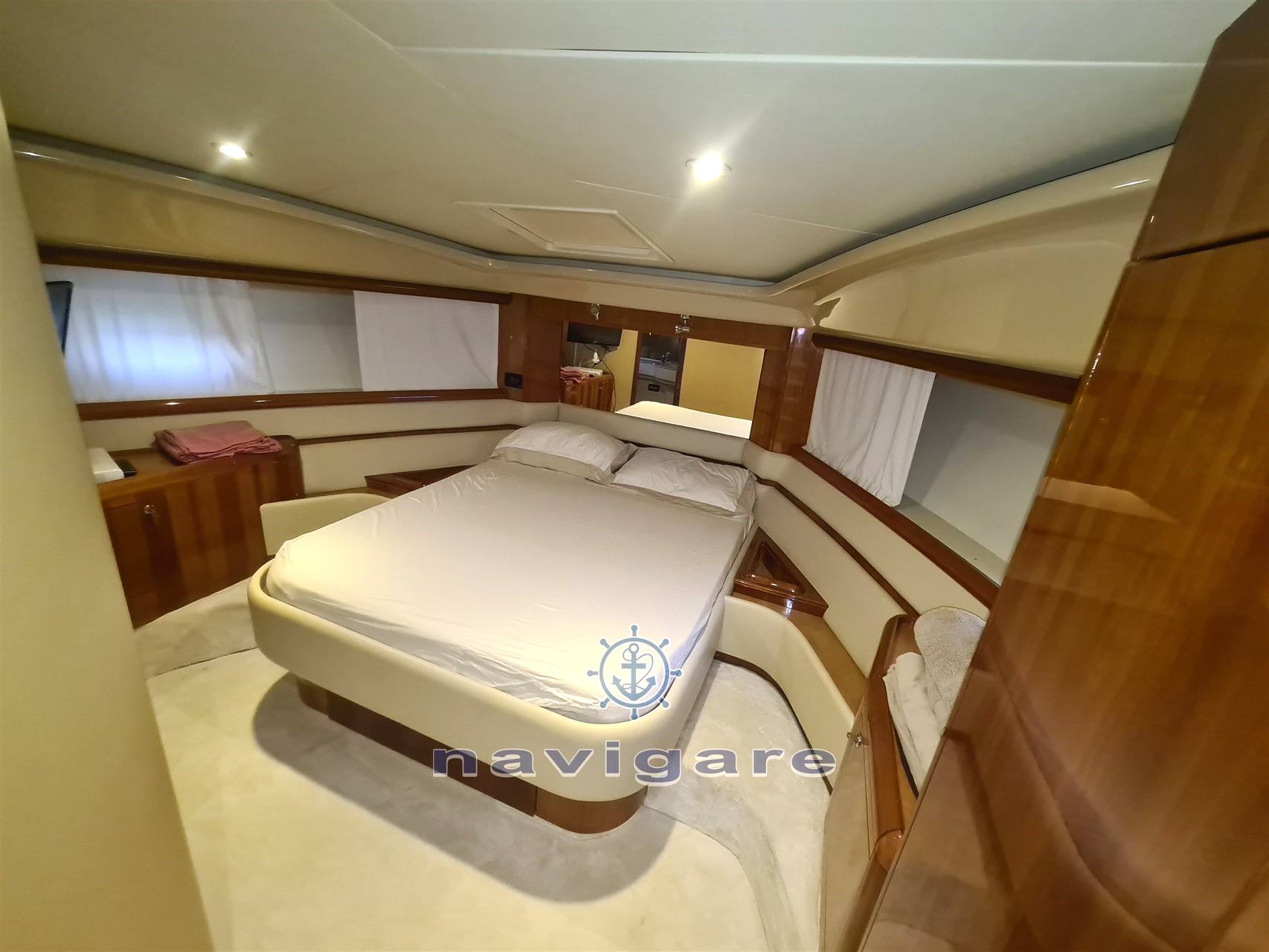Ferretti Yachts FERRETTI 590 Моторная лодка используется для продажи