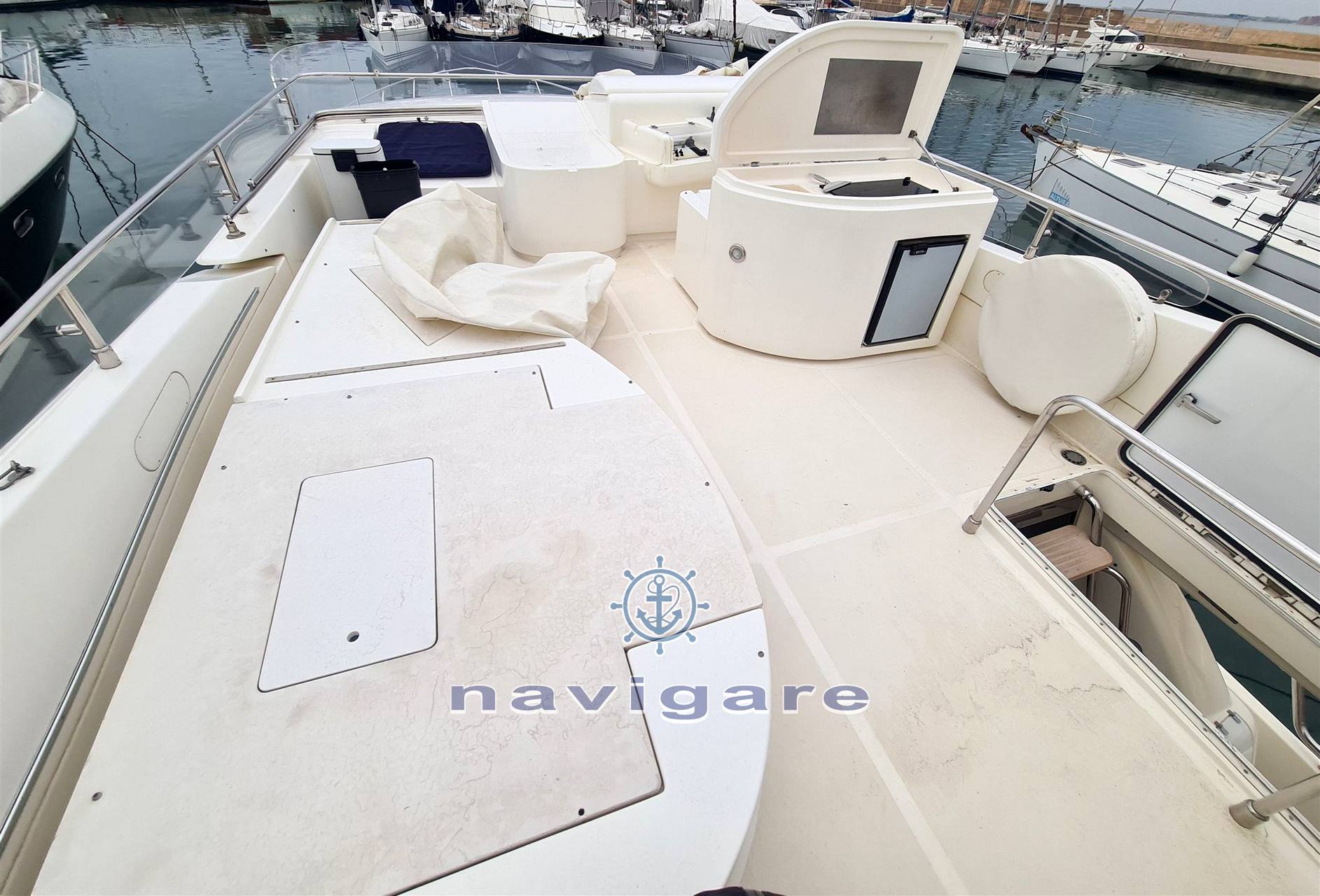 Ferretti Yachts FERRETTI 590 Моторная лодка используется для продажи