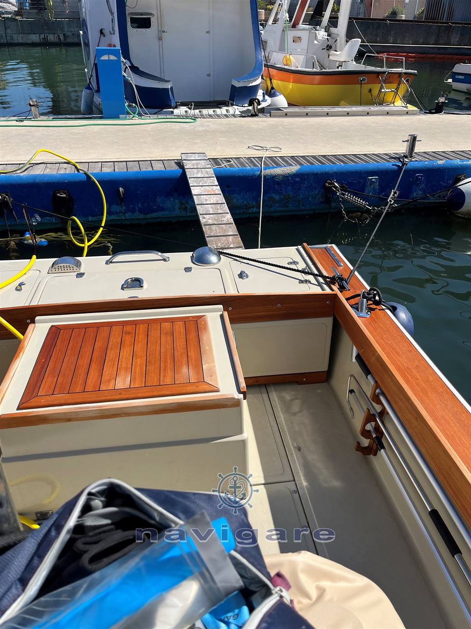 Boston whaler 23 outrage usato