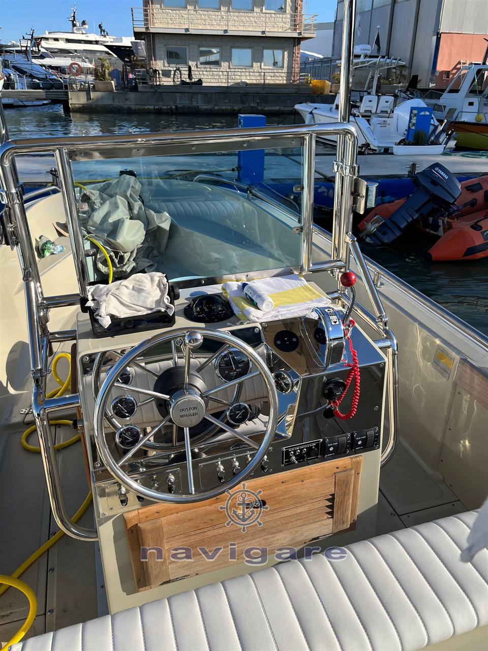 Boston whaler 23 outrage barca a motore