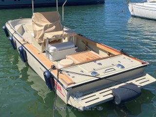 Boston whaler 23 outrage