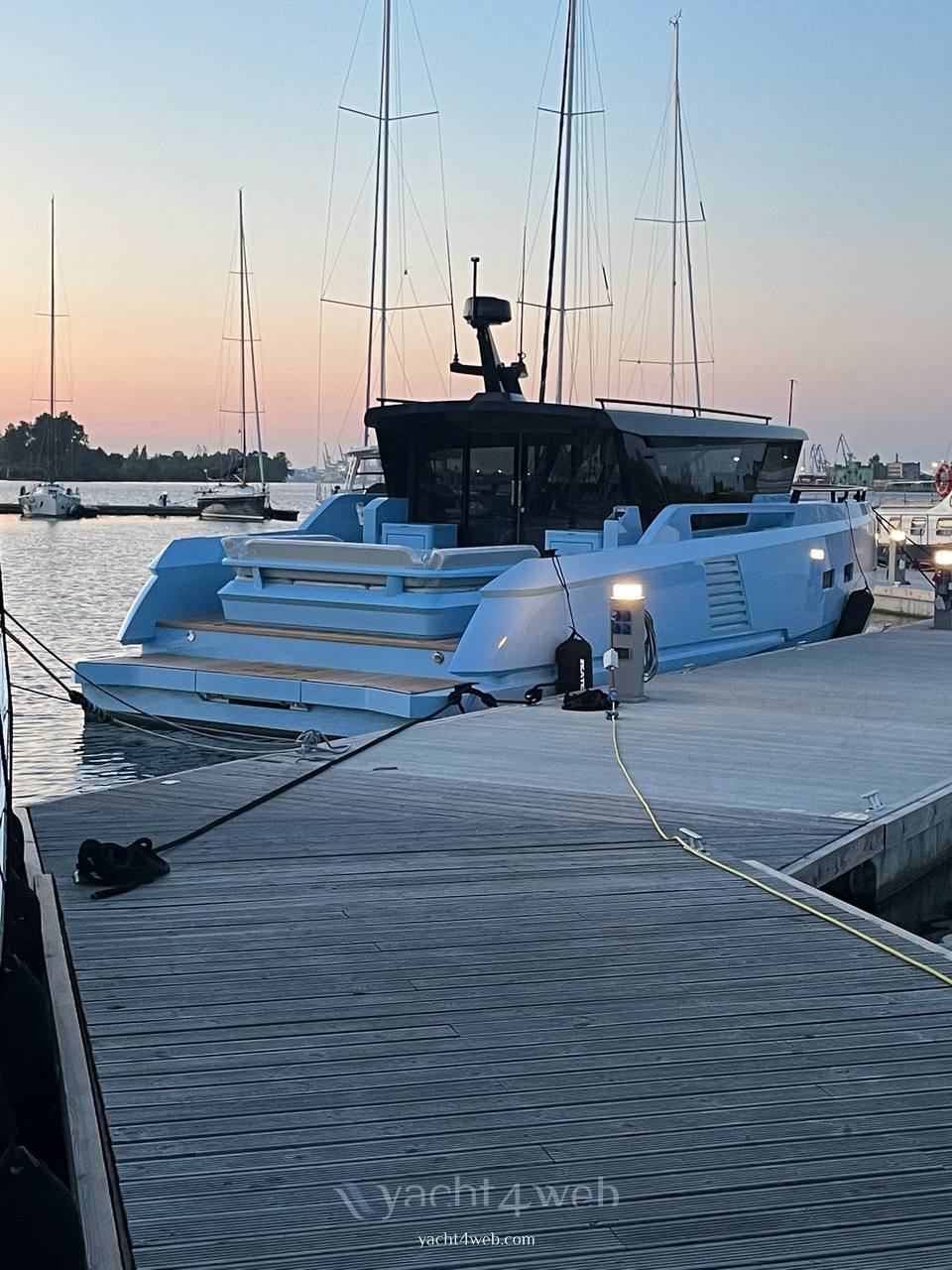 Glacier yacht 48 cabin