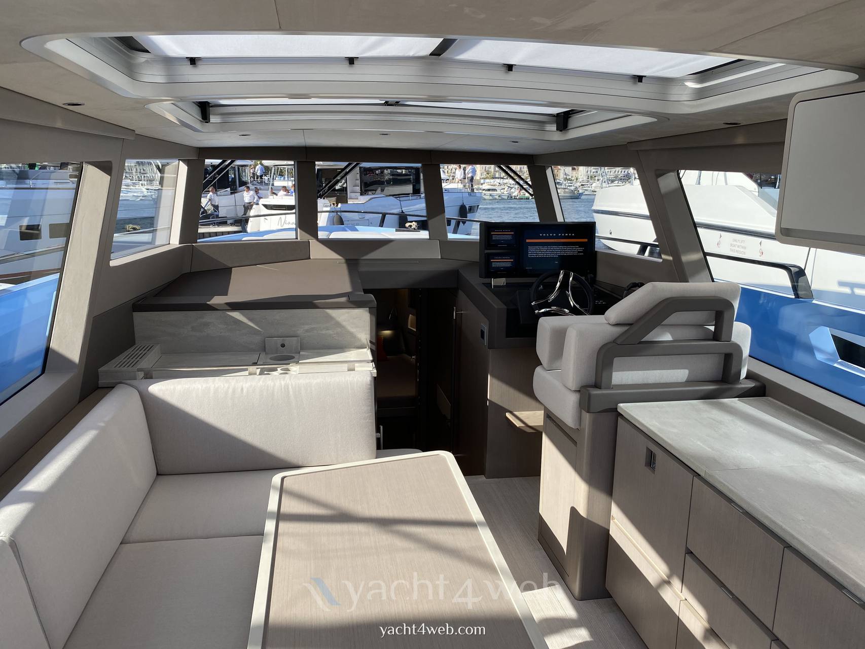 Glacier yacht 48 cabin