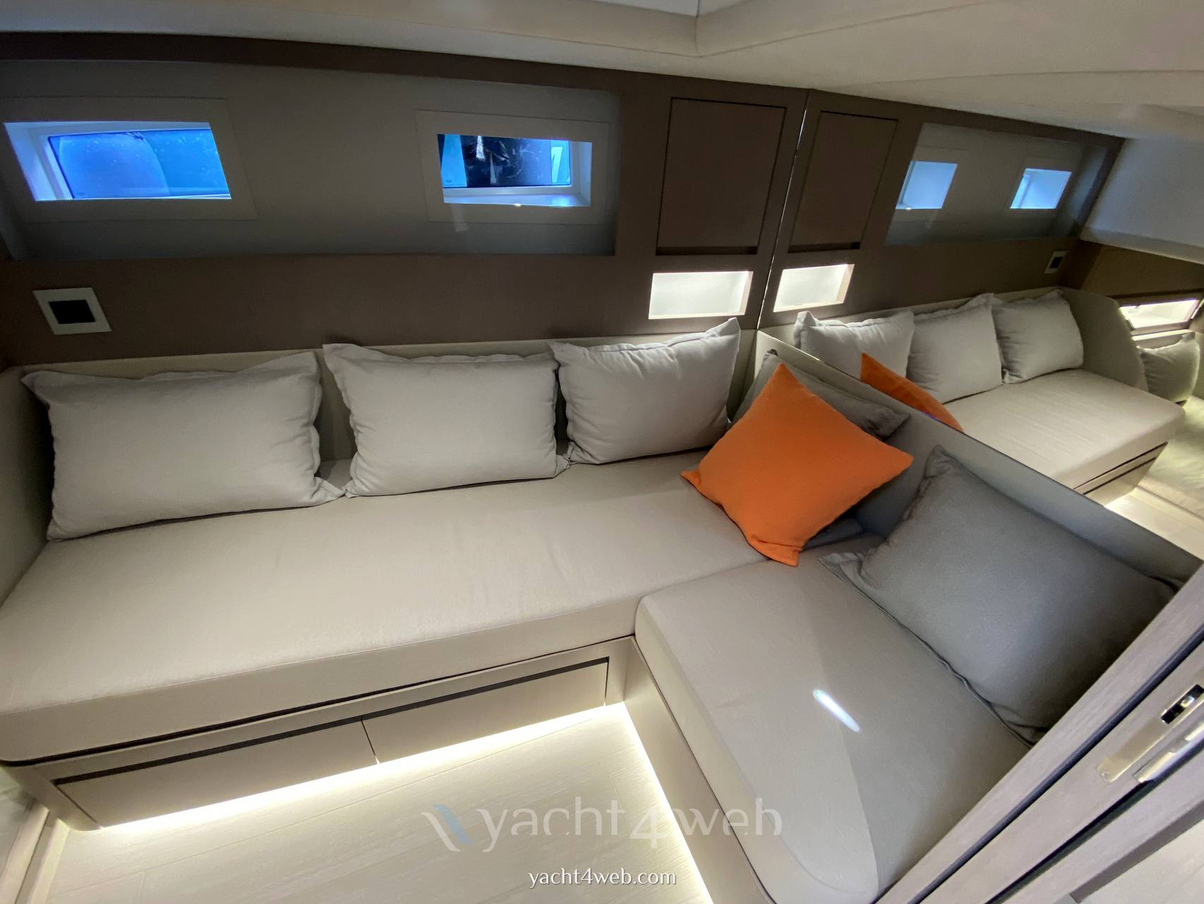 Glacier yacht 48 cabin