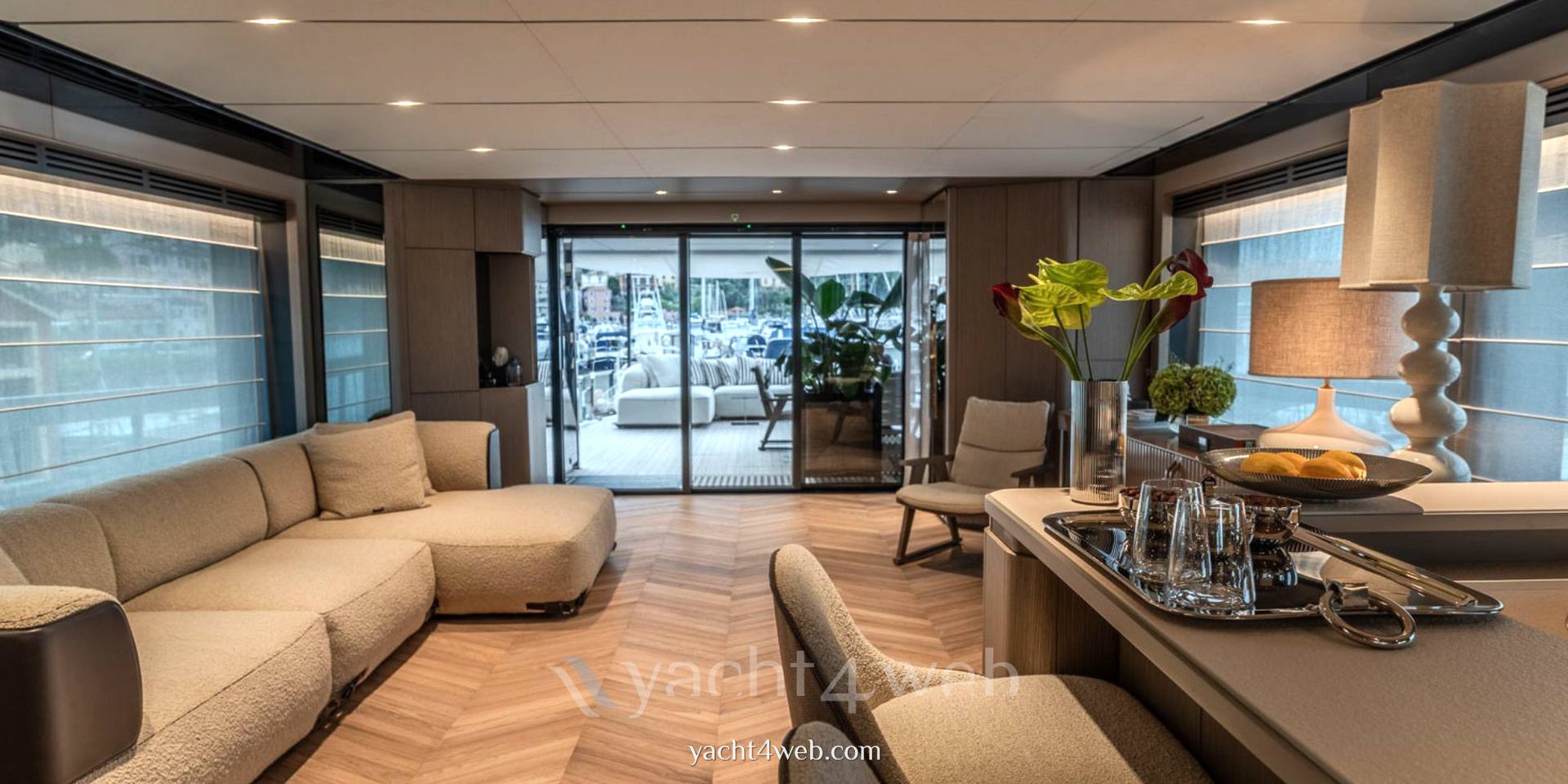 Ferretti spa Infynito 90 fotografia