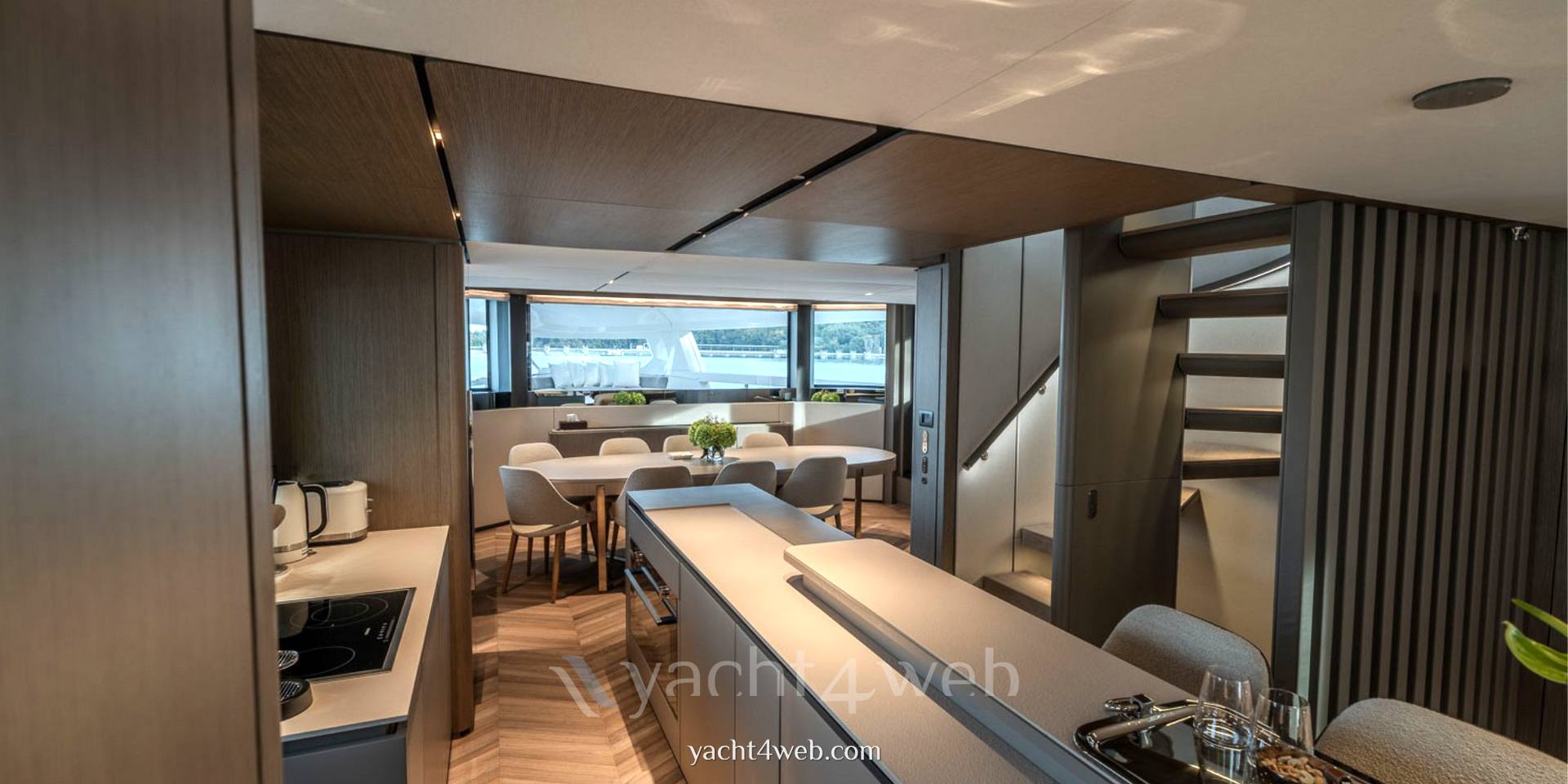 Ferretti spa Infynito 90 Barca a motore usata in vendita