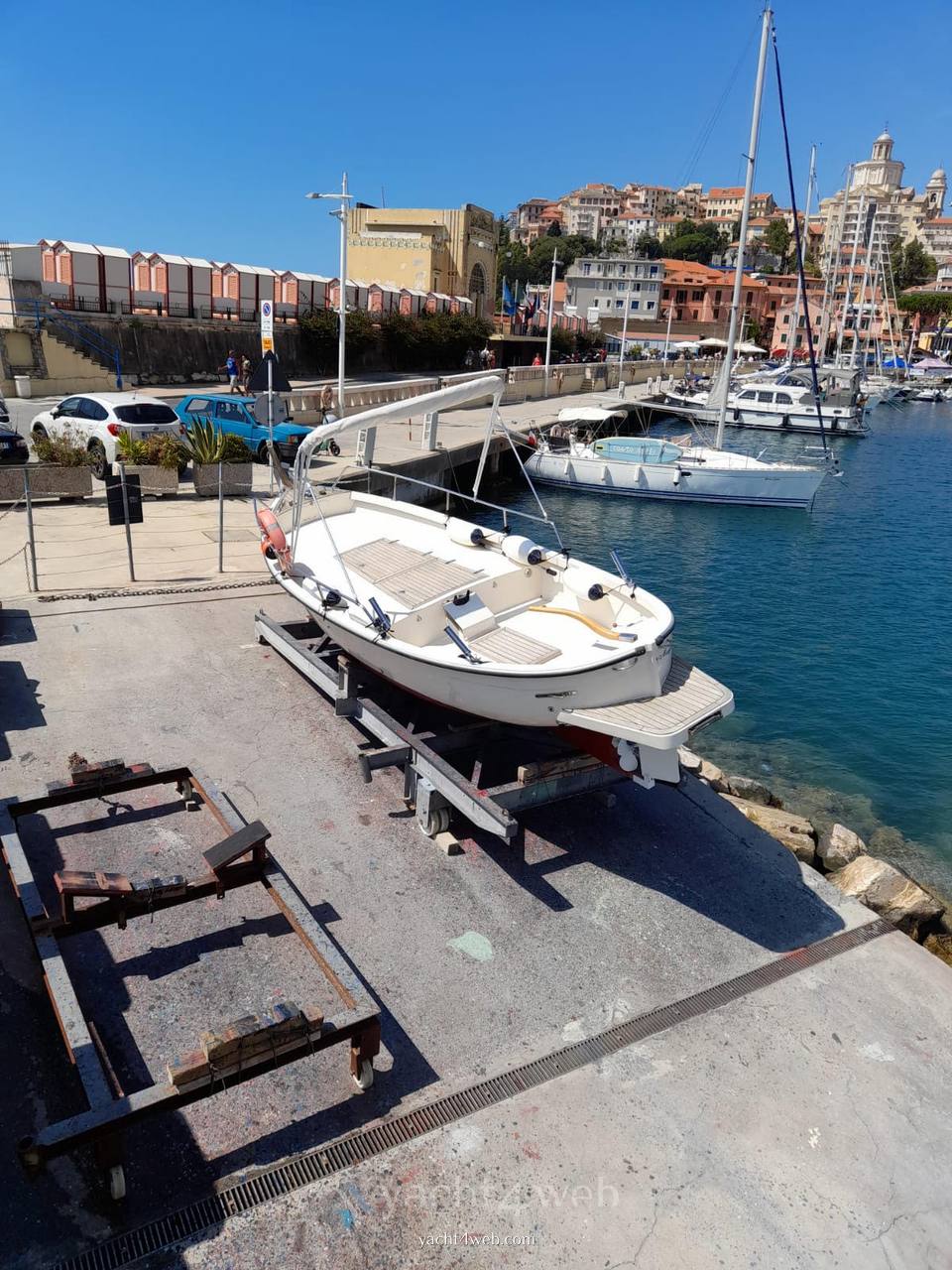 Armonia 570 Barco de motor usado para venta