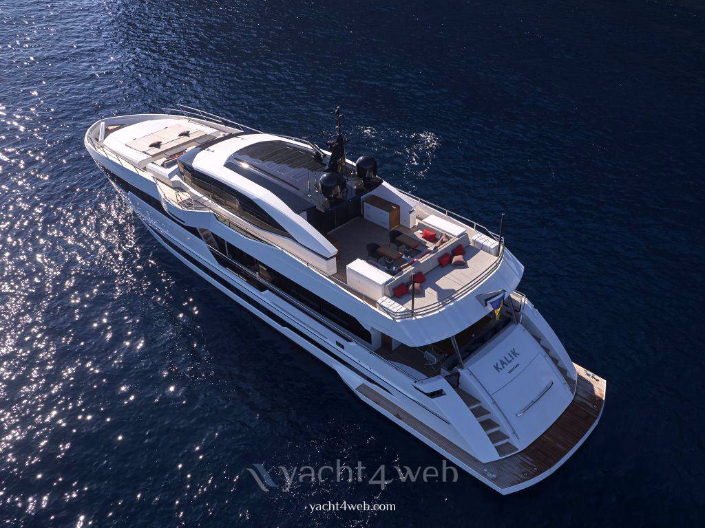 Astondoa 110 century Motoryacht verwendet