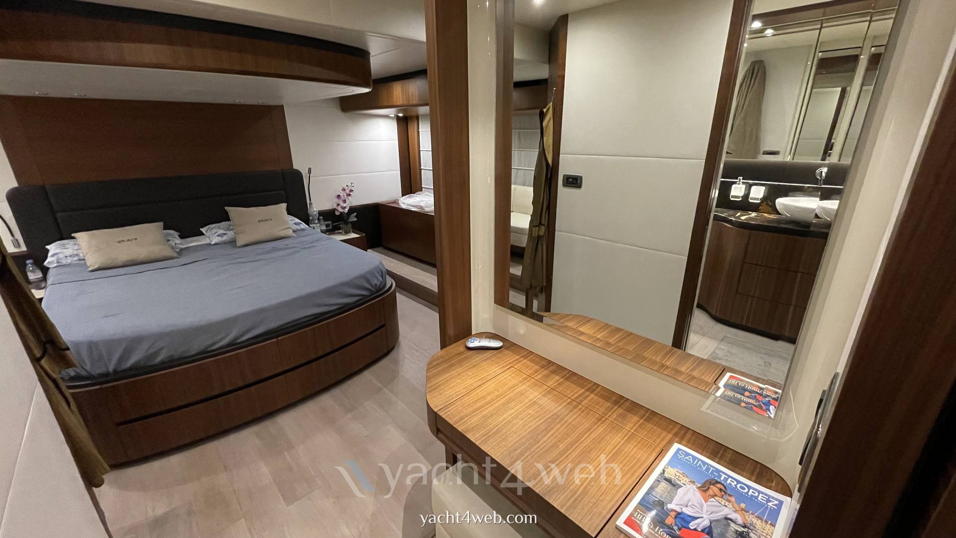 Absolute Navetta 58 barco