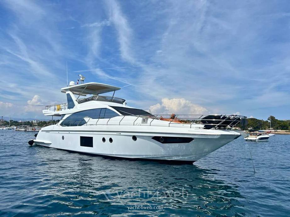 Azimut 66 Boat используется для продажи