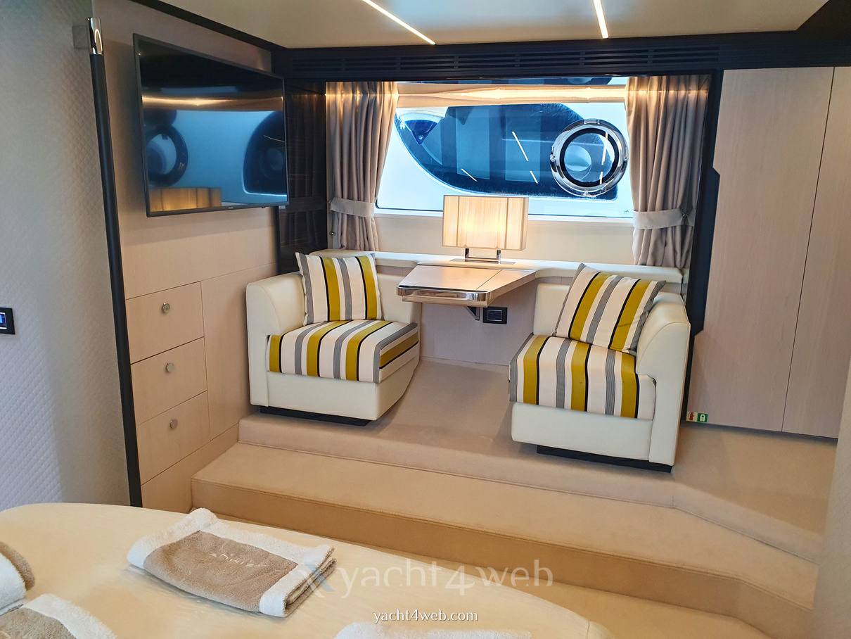 Azimut 66 Photo