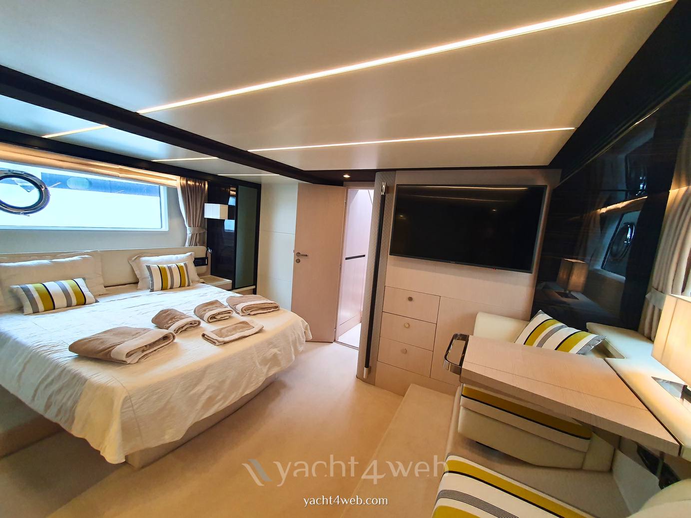 Azimut 66 Boat используется для продажи