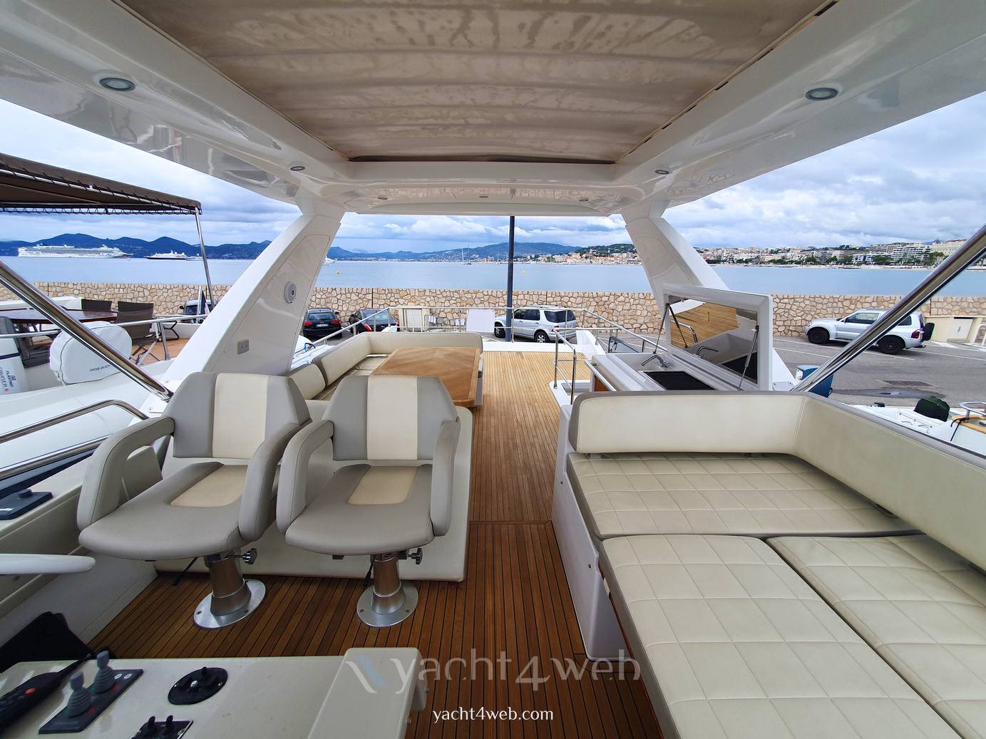 Azimut 66 bateau