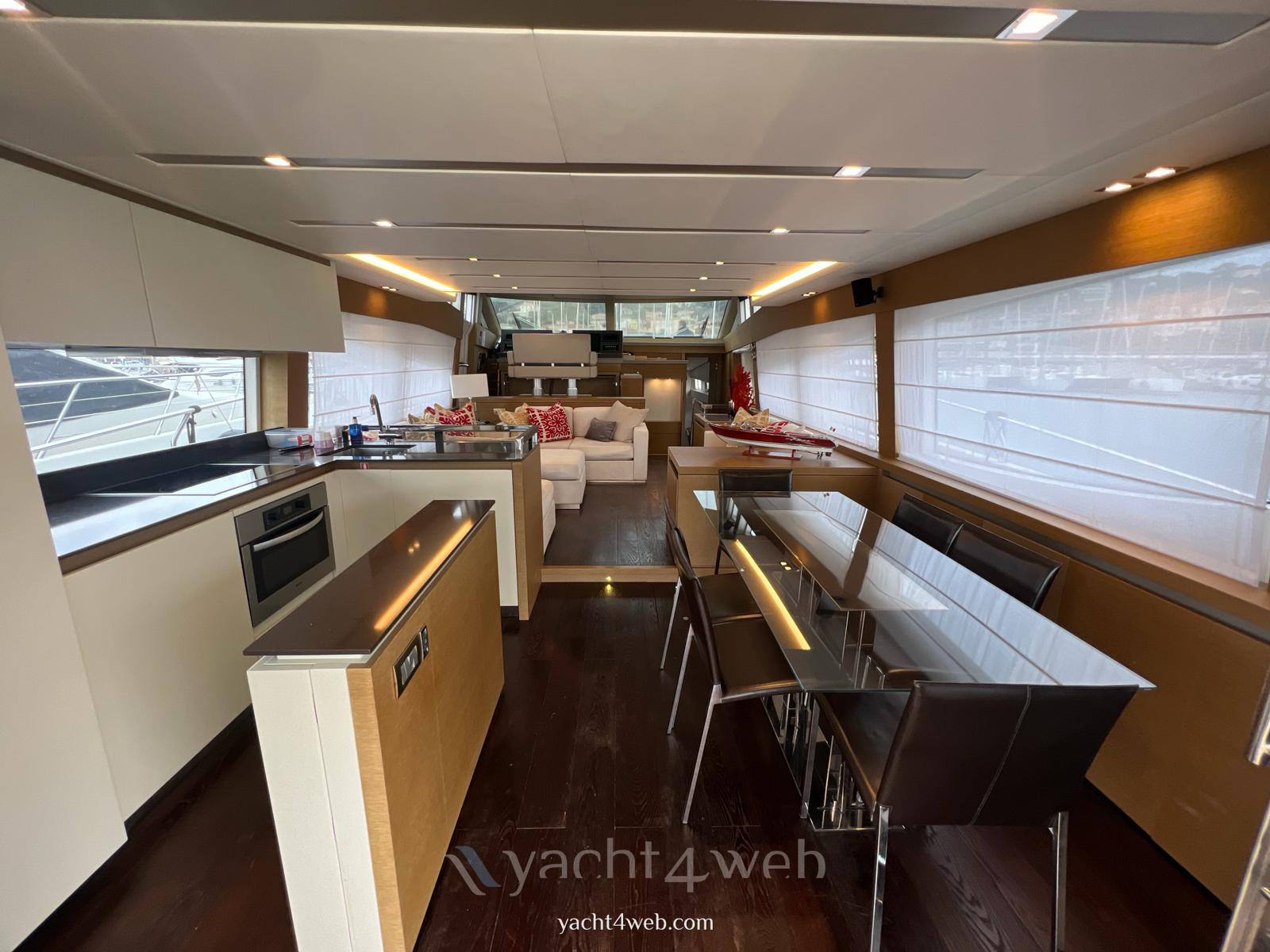 Prestige 750 Boat используется для продажи