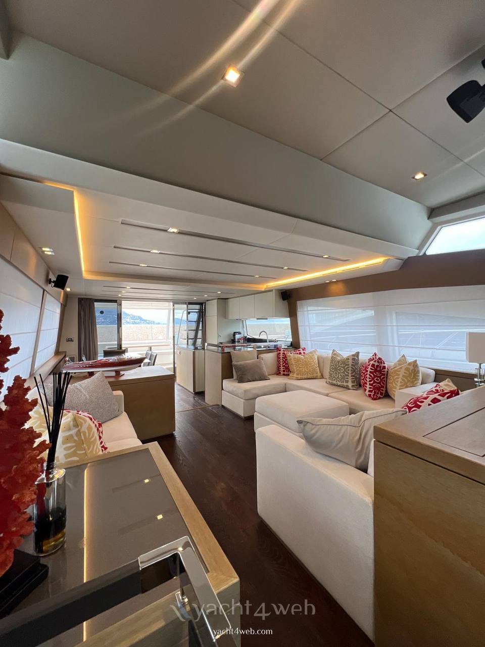 Prestige 750 boat