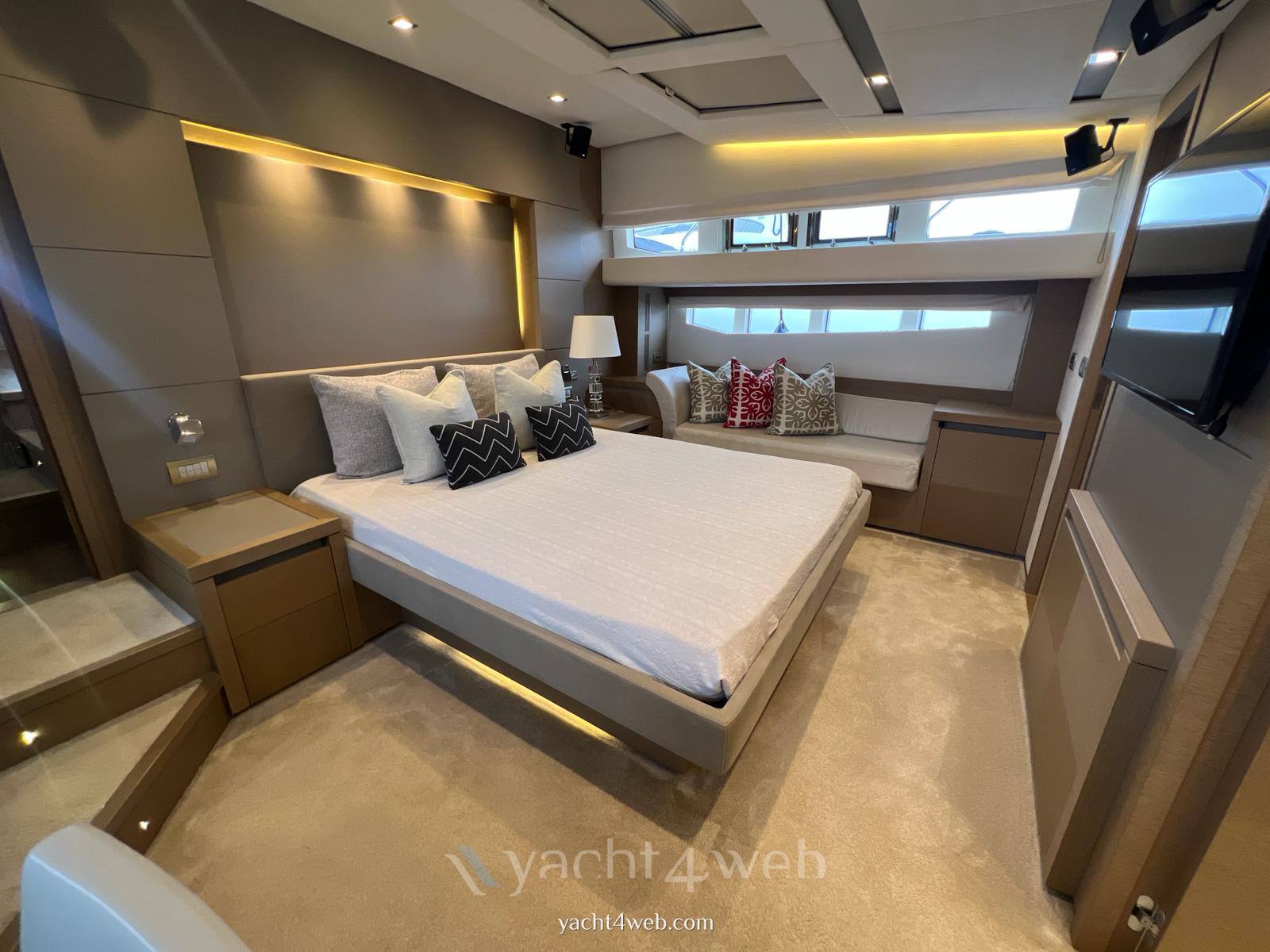 Prestige 750 Boat используется для продажи