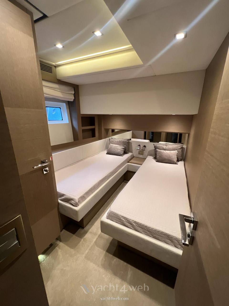 Prestige 750 bateau