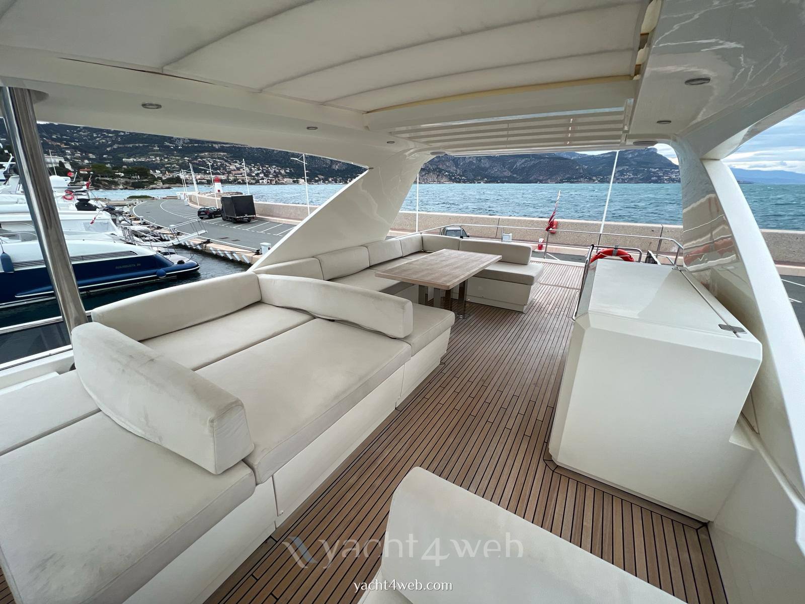 Prestige 750 bateau