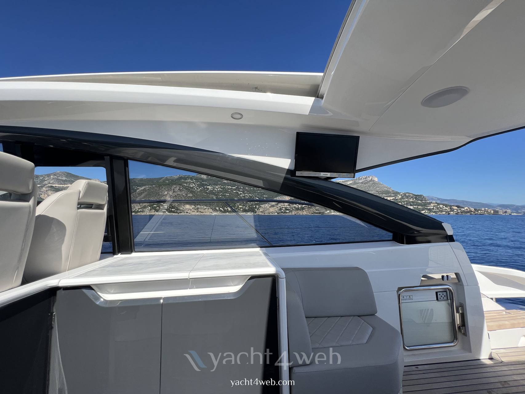 Fairline Targa 45 open Boat используется для продажи