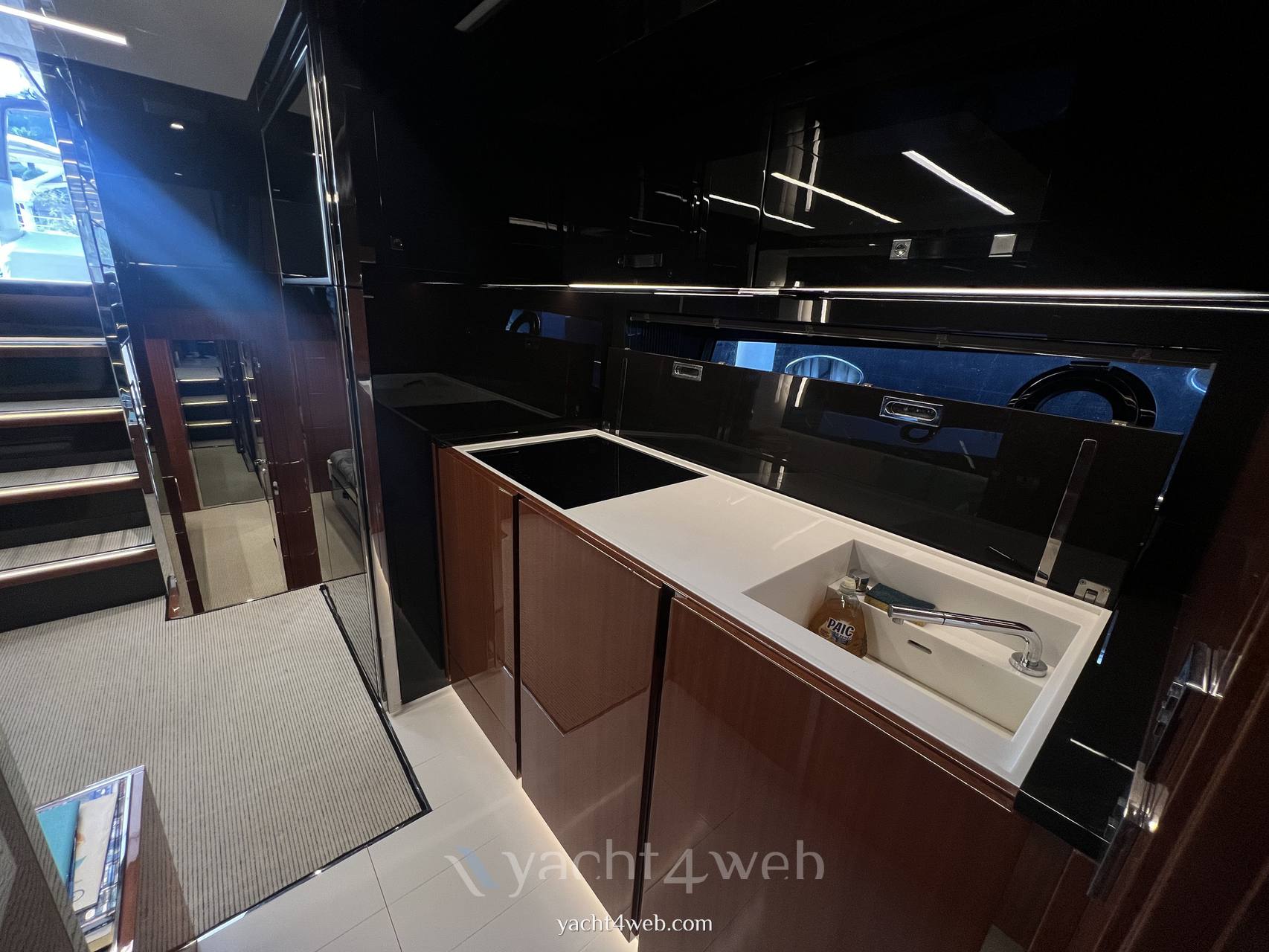 Riva Rivale 56 Boat используется для продажи