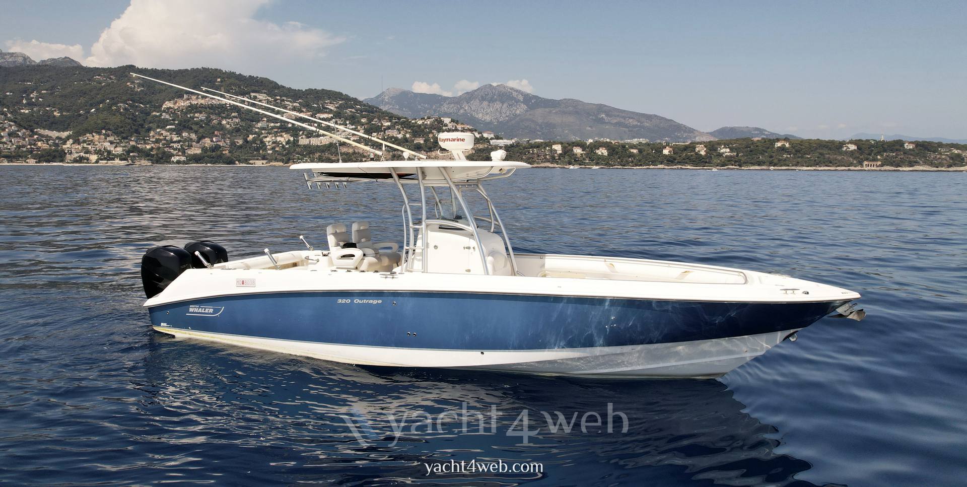 Boston whaler 320 boat