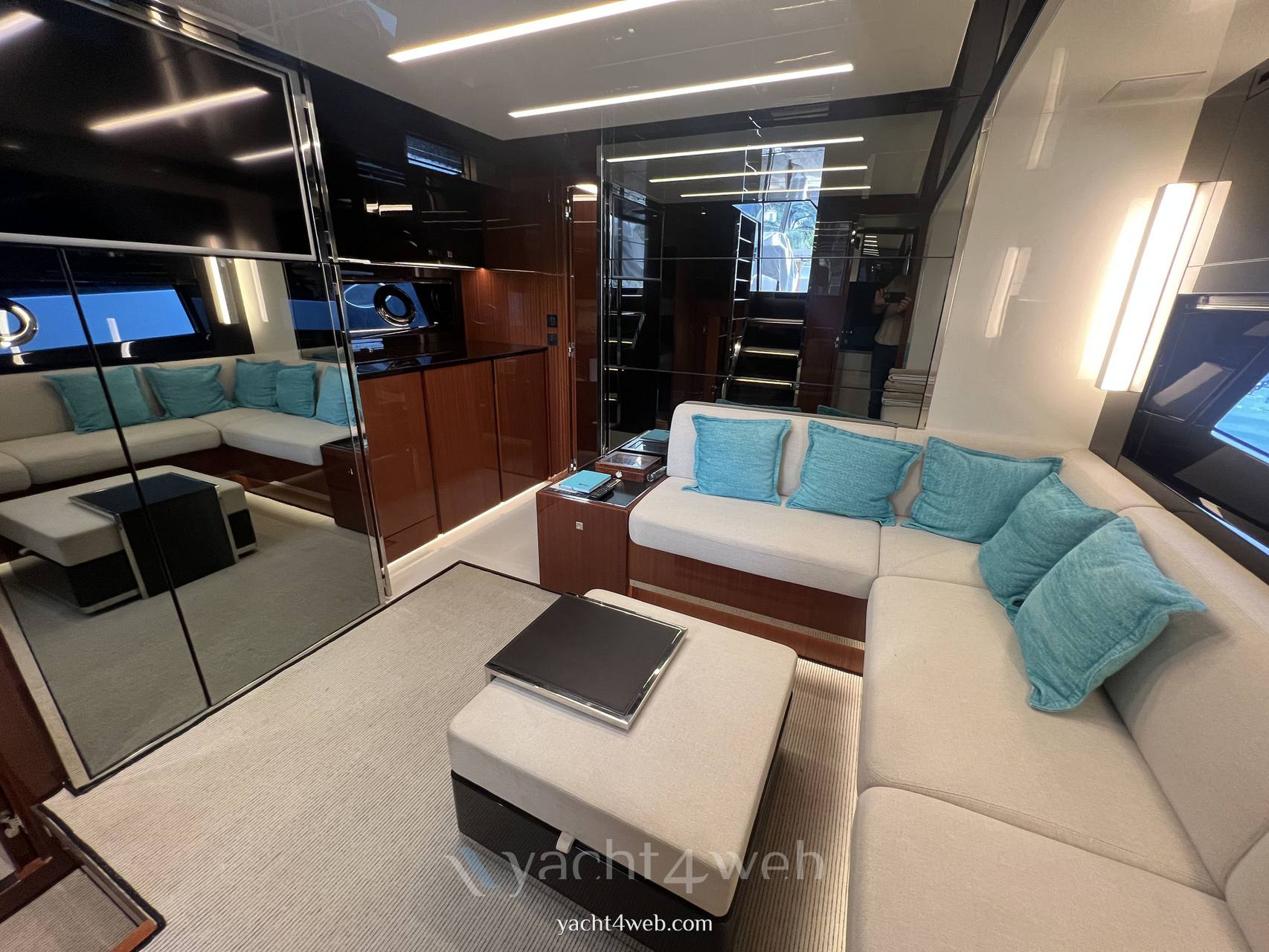 Riva Rivale 56 Boat используется для продажи