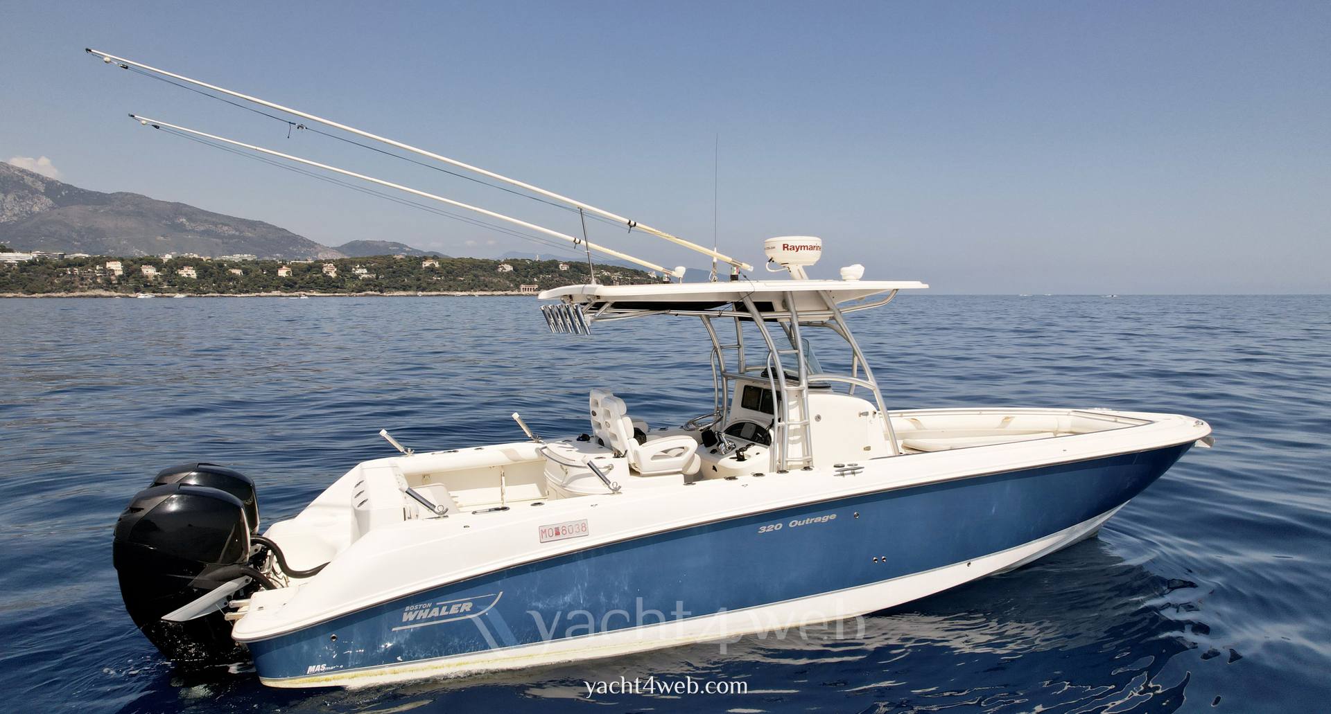 Boston whaler 320