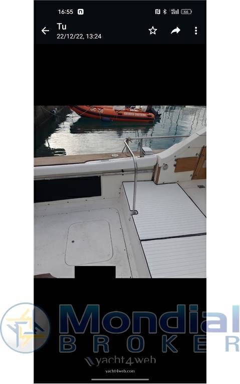 Bertram yacht 28' sport convertible Моторная лодка используется для продажи