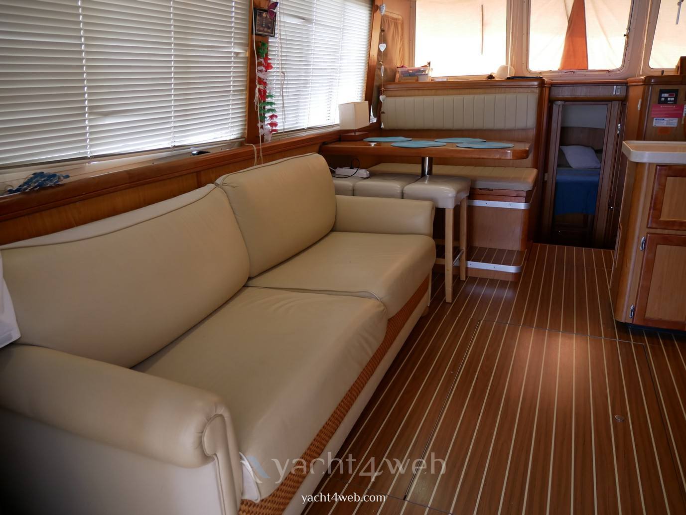 Mainship 400 trawler