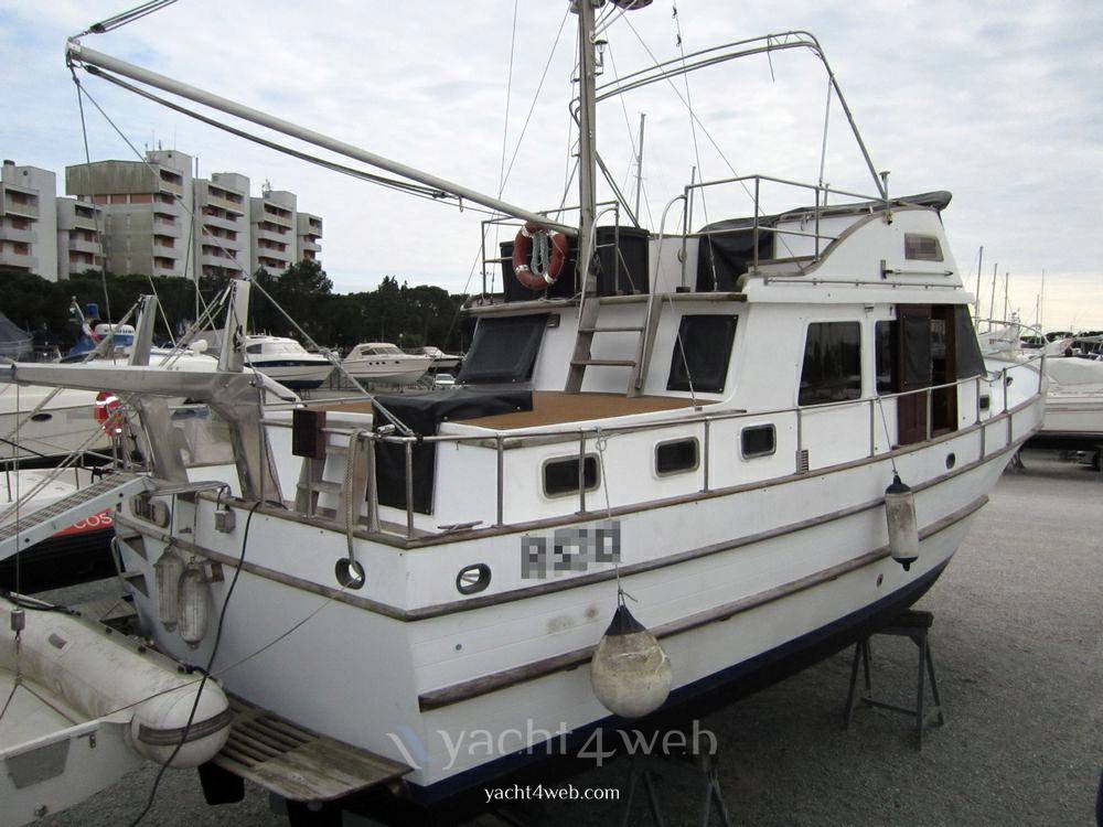 Sconosciuto Ams trawler 40 驾驶桥楼