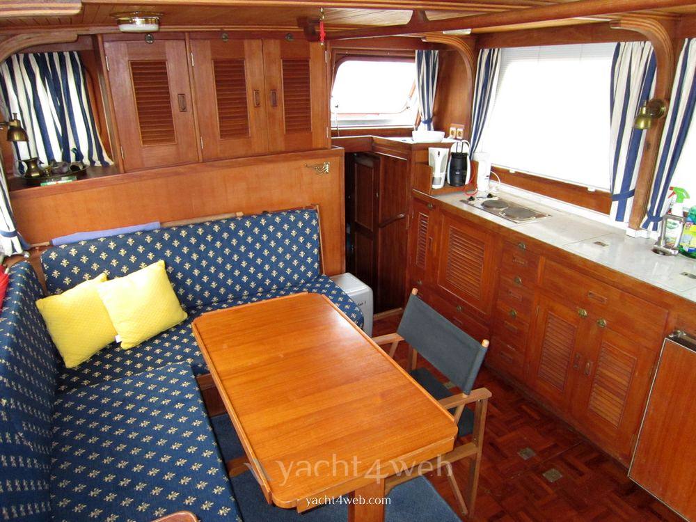 Sconosciuto Ams trawler 40 Flybridge