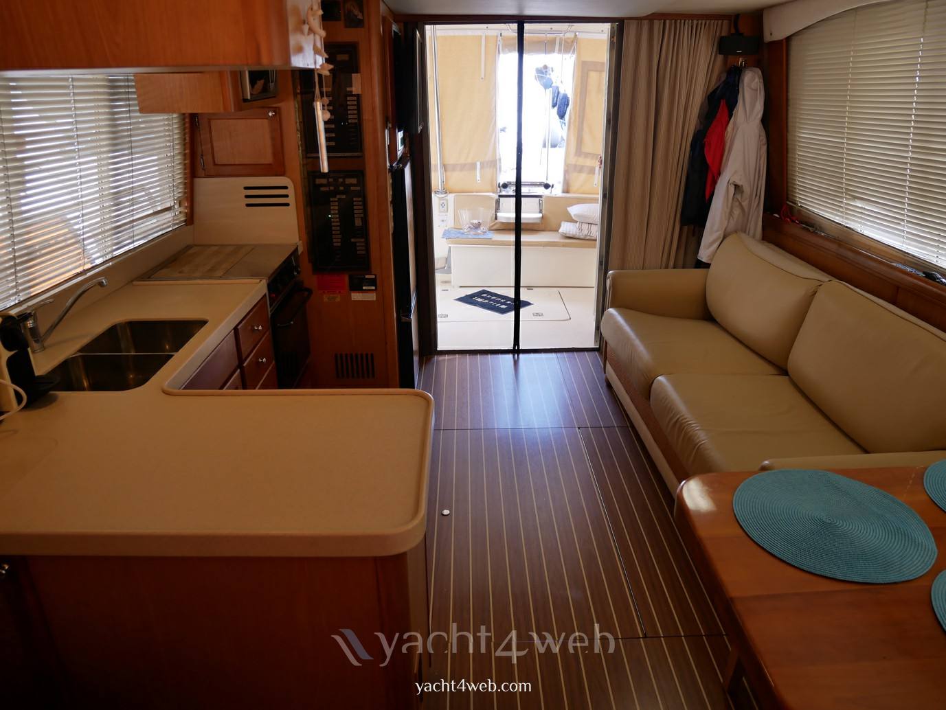 Mainship 400 trawler Flybridge