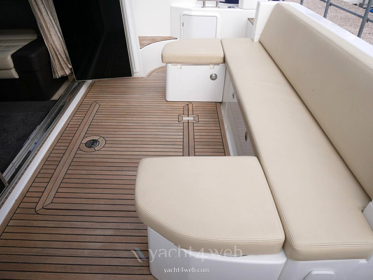 Azimut 40s 驾驶桥楼 使用