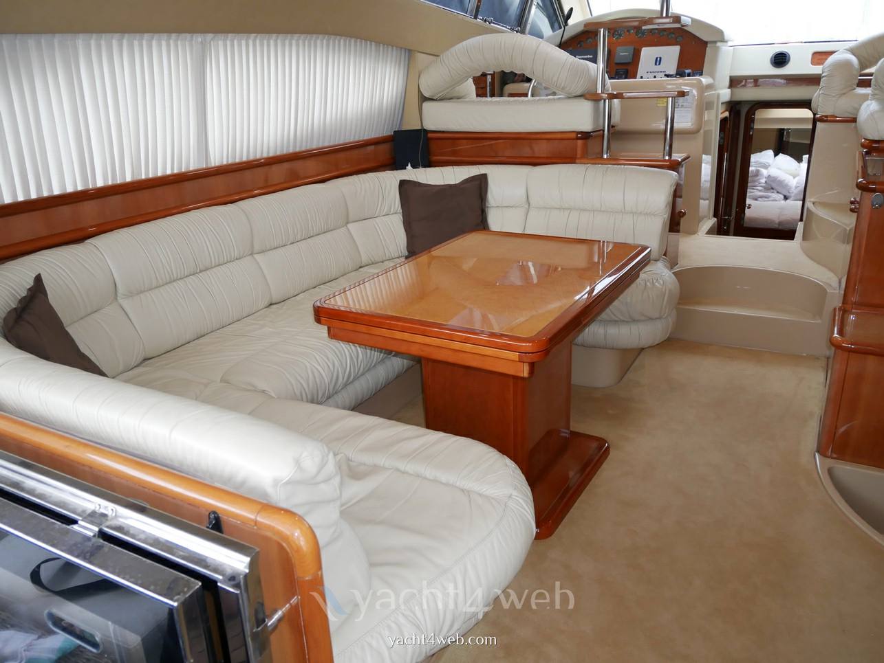 Ferretti 480 驾驶桥楼