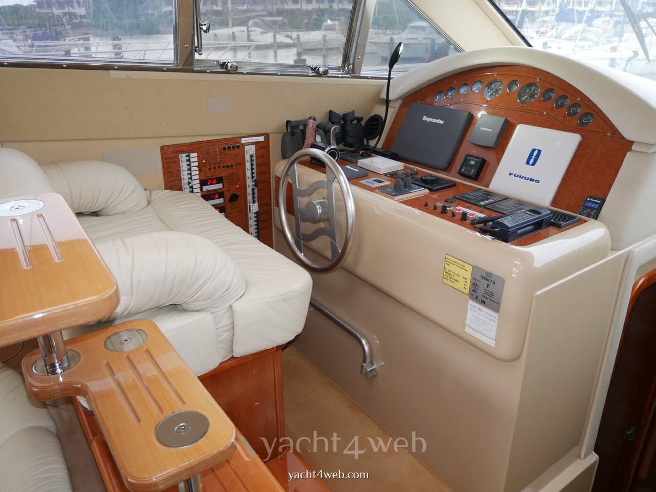 Ferretti 480 驾驶桥楼