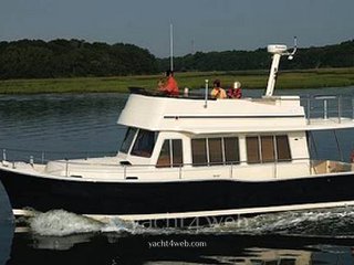 Mainship 400 trawler