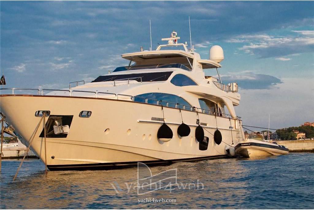Azimut 105