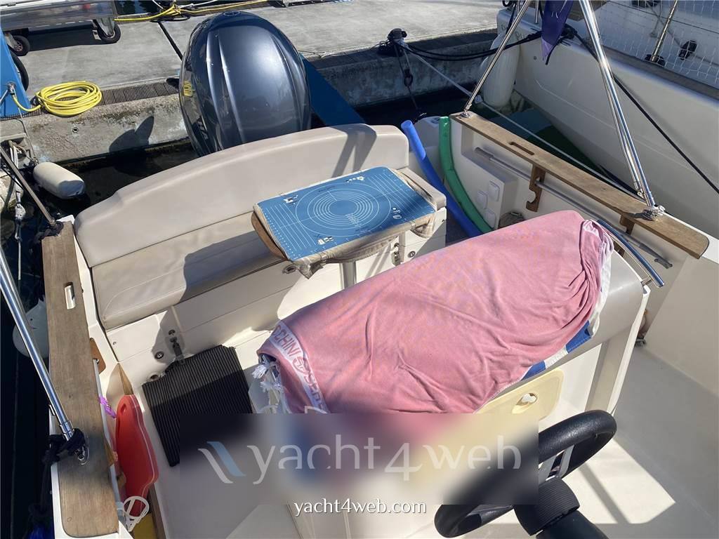 Capelli Cap 28 wa barca a motore