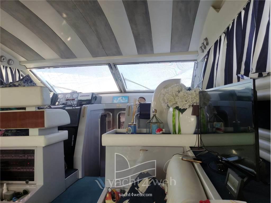 Mochi 44 fly Barco a motor usado para venda