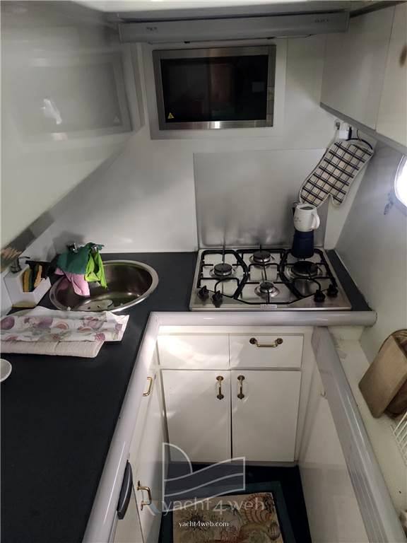 Mochi 44 fly Express Cruiser