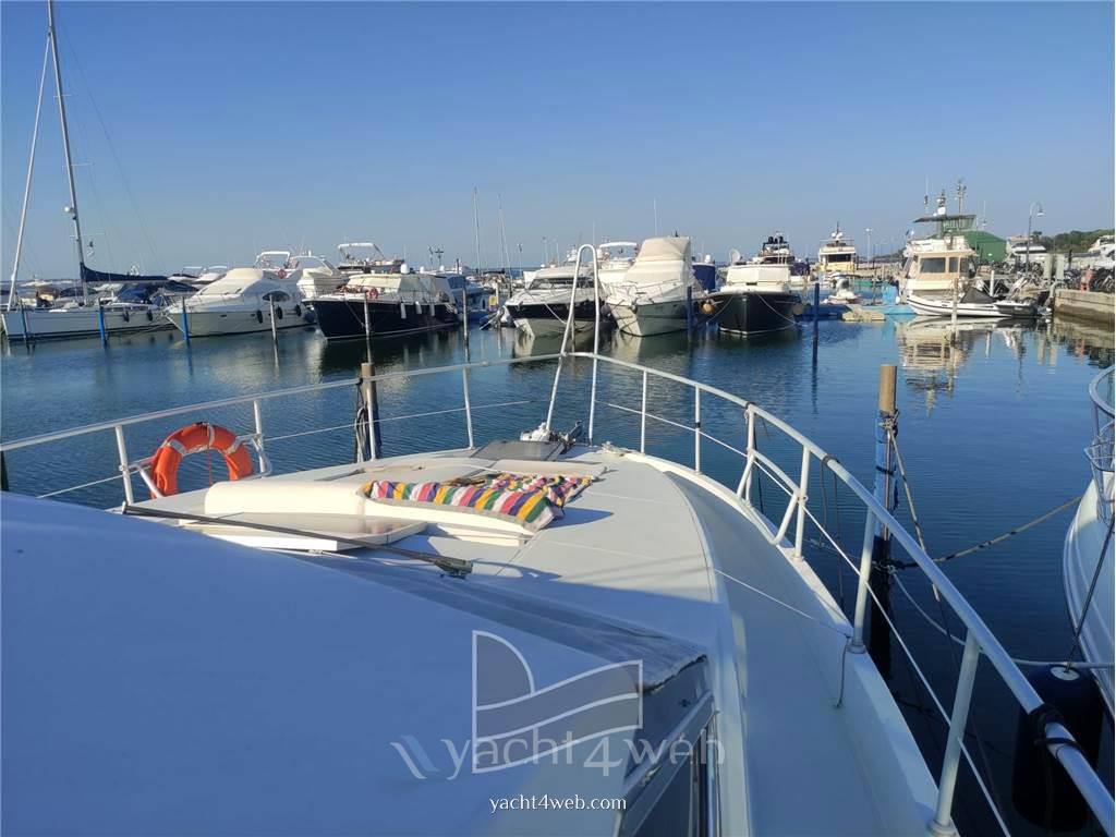 Mochi 44 fly Express Cruiser