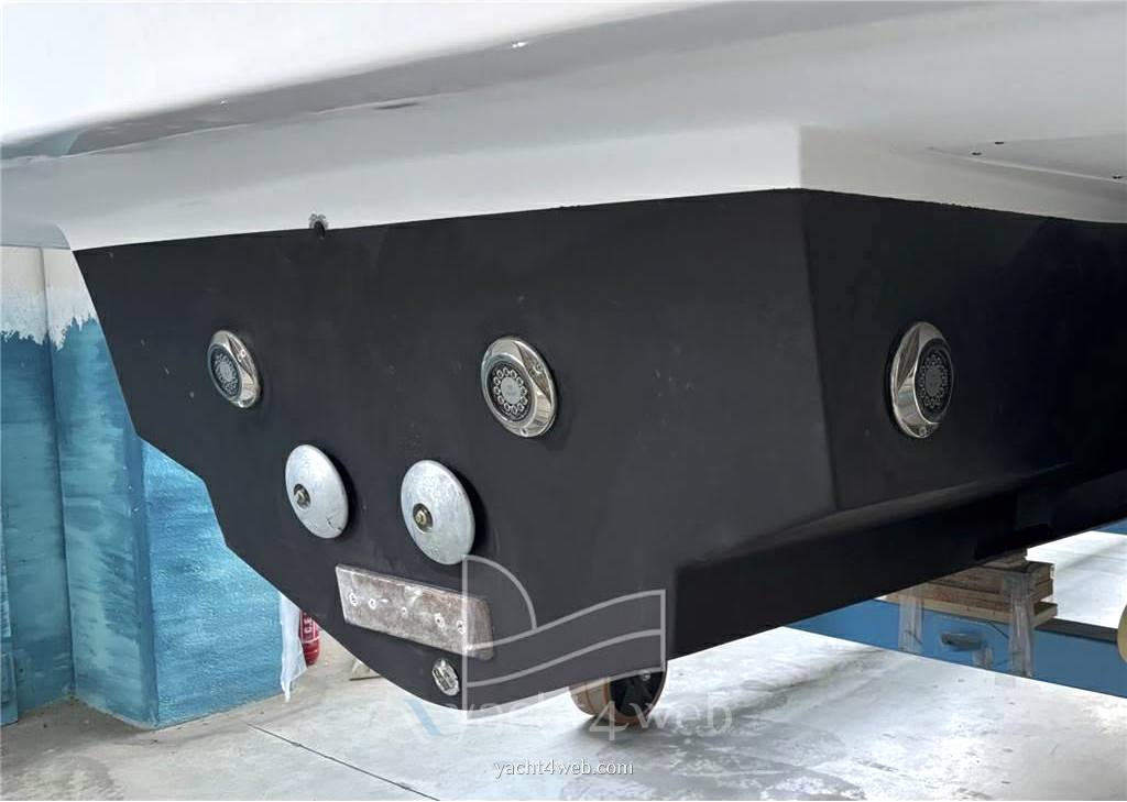 Bertram yacht 28' sf used