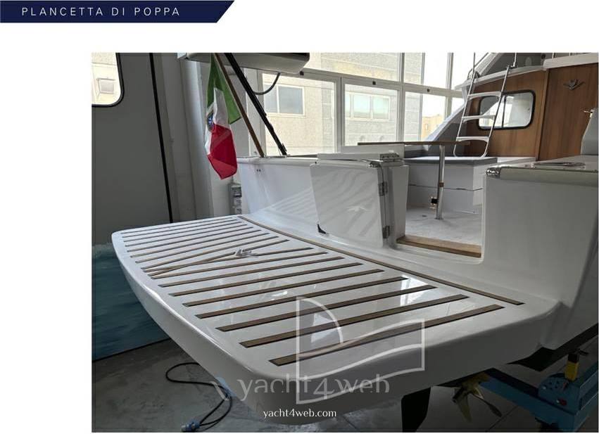 Bertram yacht 28' sf Flybridge