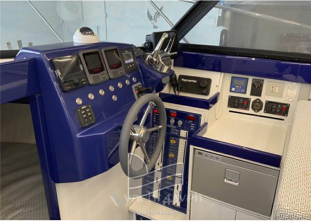 Bertram yacht 28' sf Flybridge used