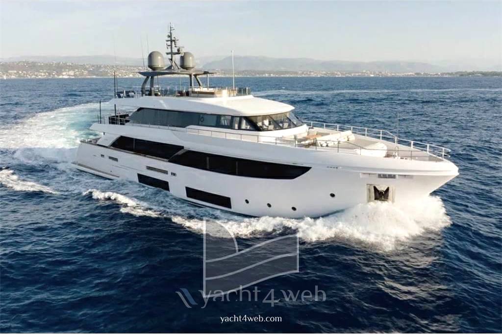 Custom line Navetta 33 